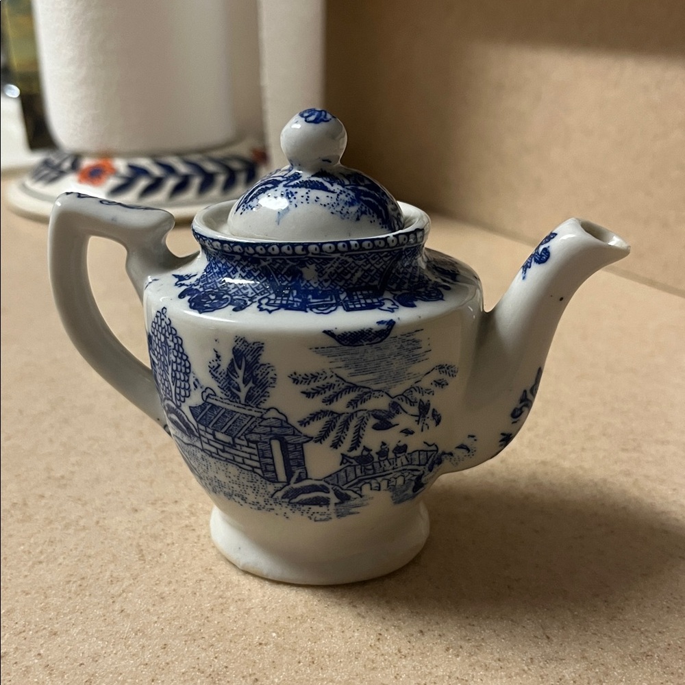 Vintage Mini Blue Willow Teapot - Blue & White - Made in Japan